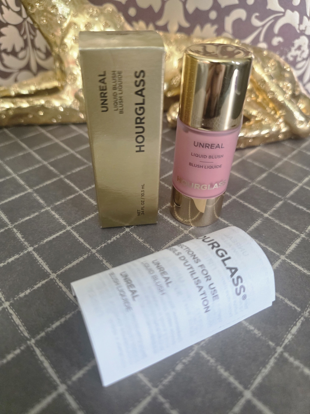 Hourglass Unreal Liquid Blush — Scene